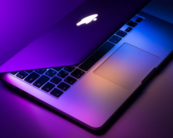 Macbook — jak wybrać laptop Apple dla siebie? 