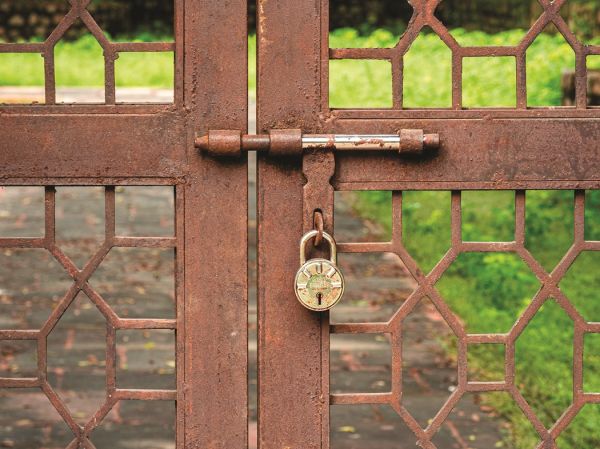 Blokowanie bramy - Ograniczanie zagrożeń związanych z atakami siłowymi SSH w systemach Linux